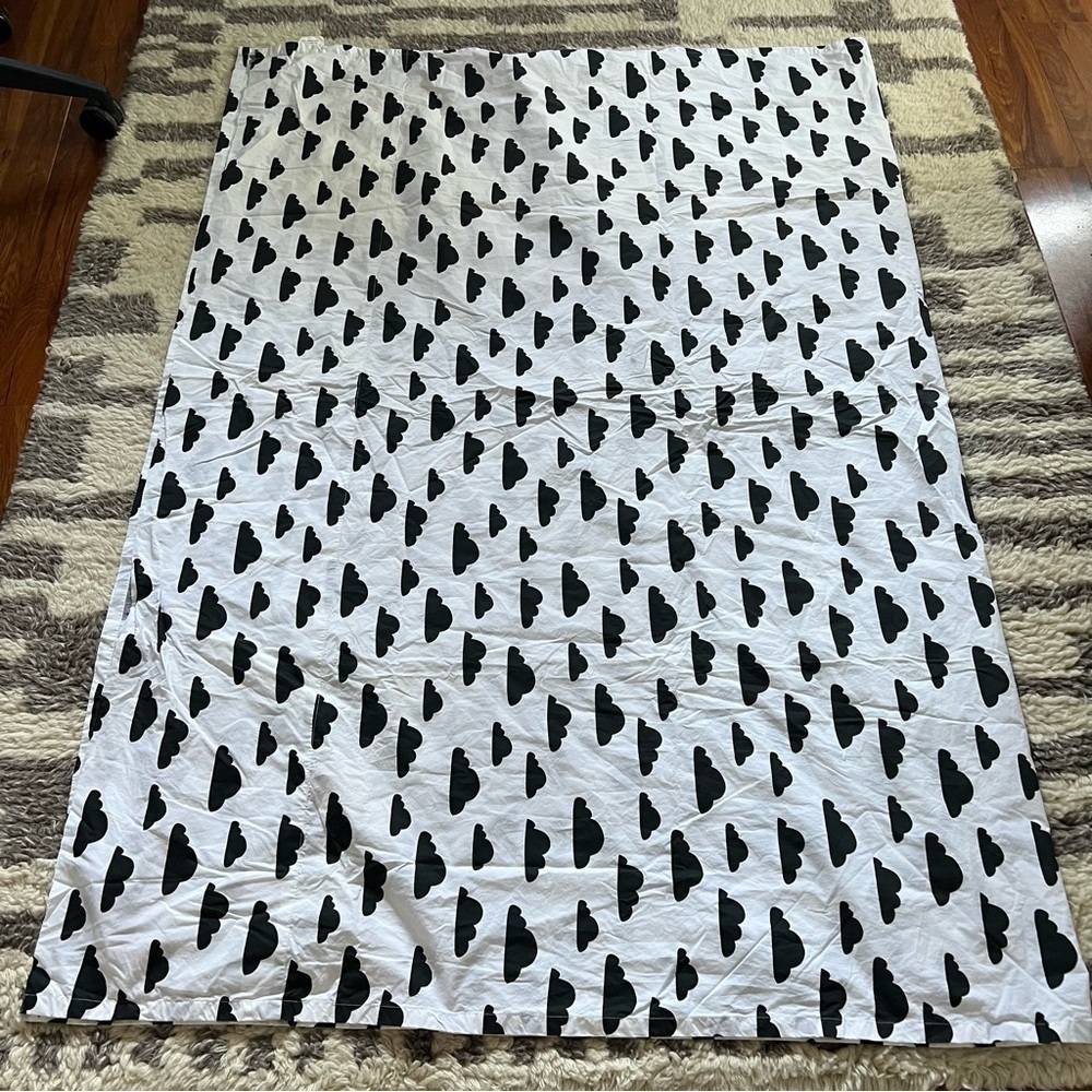 Crate&Kids White Black Clouds Twin XL Flat‎ Sheet Bedroom